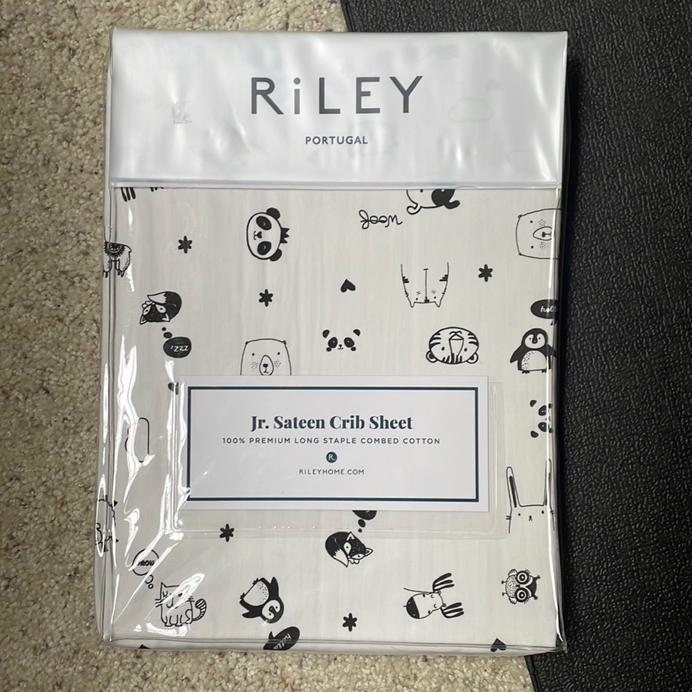 Riley NWT cotton sateen crib sheet